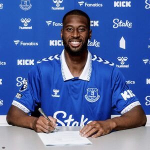OFFICIAL: Everton complete Beto signing