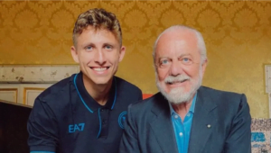 Official: Napoli sign Jesper Lindstrom