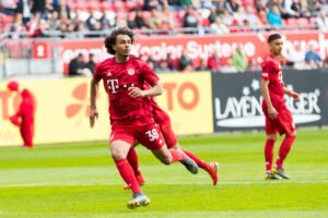 Rummenigge: “I Don’t Know If Bayern Will Exercise Zirkzee Clause”