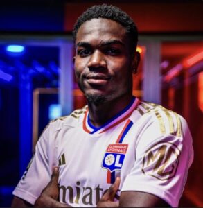 Roma looking to Chiesa and Nuamah