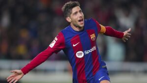 Como close in on Sergi Roberto and Nico Paz