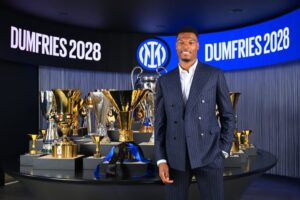 OFFICIAL: Inter renew Denzel Dumfries contract