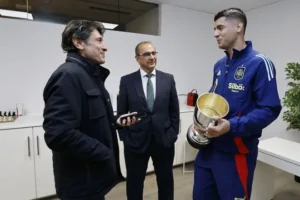 Morata dons the Zarra Trophy: Spain’s top scorer honoured