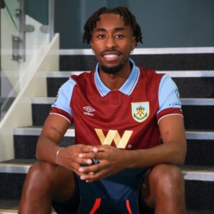 Genoa Sets Sights on Burnley’s Trésor as Top Target for Attack