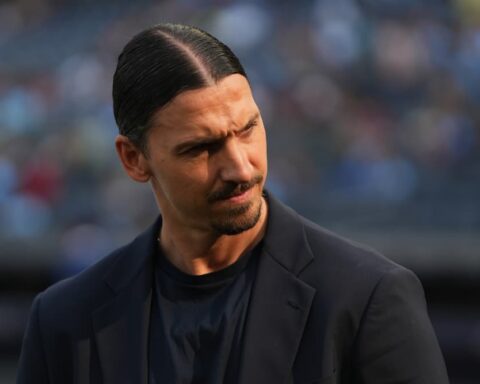 Ibrahimovic Milan Stay