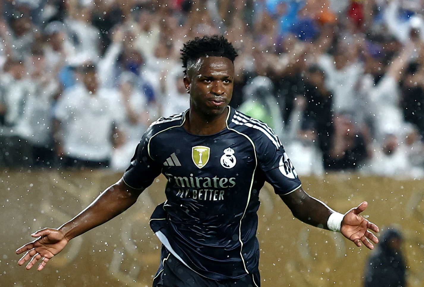 AC Milan To Swoop For Vinicius Junior Amid Contract Concerns