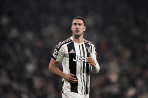 Premier League Duo Set Sights On Juventus Contract Rebel Dusan Vlahovic