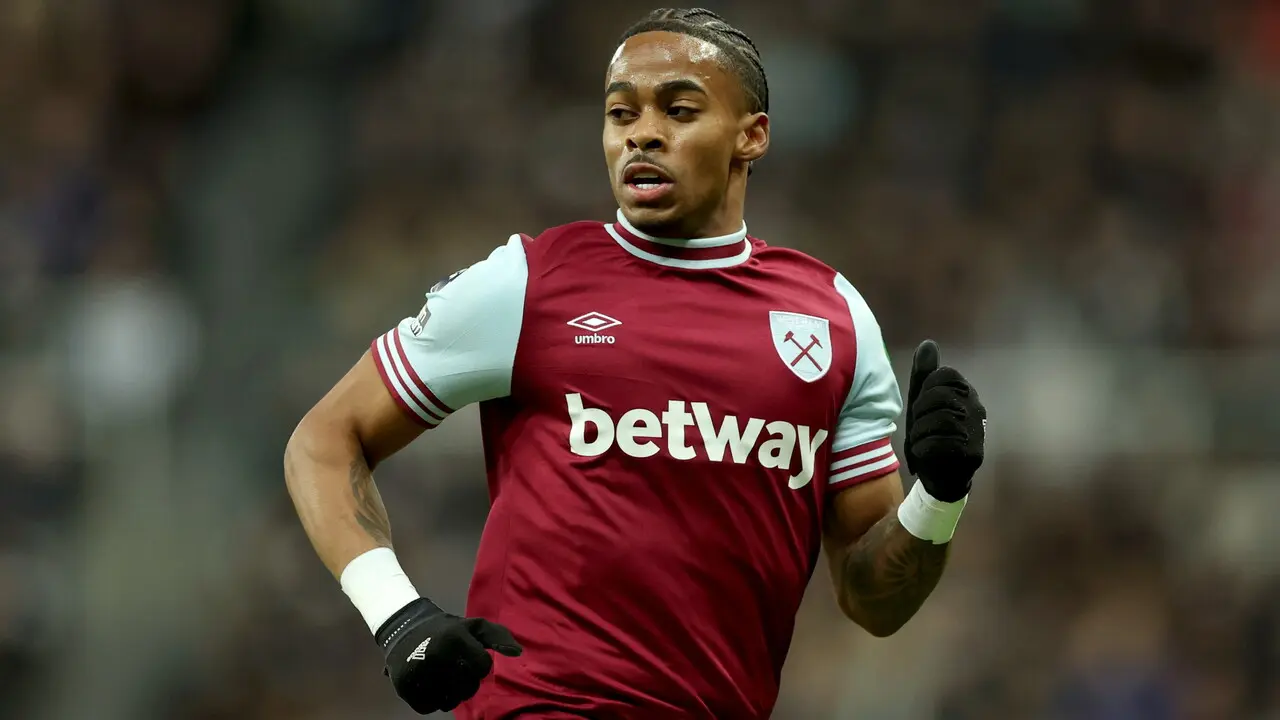 Roma Table €46m Offer for Crysencio Summerville With Winger Backing Transfer Roma Table €46m Offer for Crysencio Summerville With Winger Backing Transfer